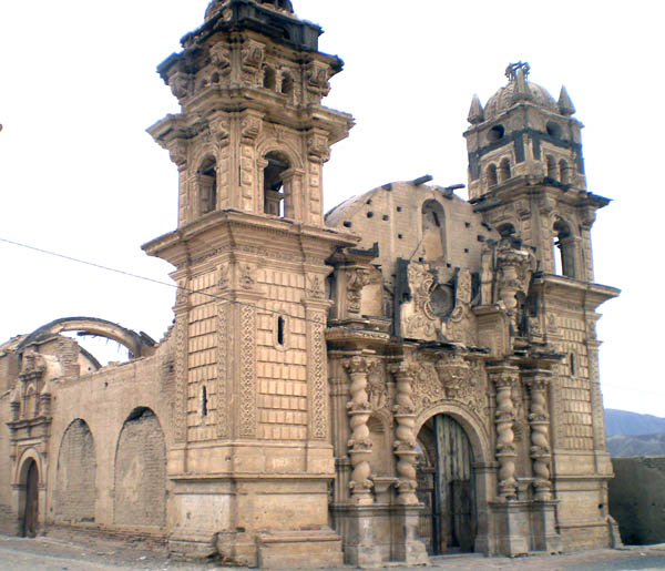 Развалины католического храма