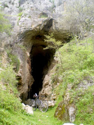 Азохская пещера